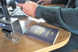 Medininkų pasienio kontrolės punkte sulaikytas galimai suklastotą vairuotojo pažymėjimą turėjęs svetimšalis