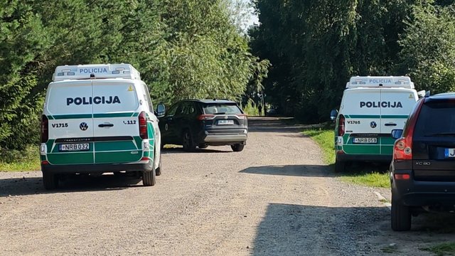 Vaizdai iš incidento vietos: po šeimyninio konflikto rasta negyva moteris 