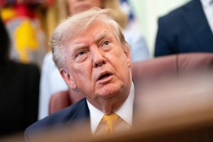 D. Trumpo golfo aikštyne Los Andžele prieš prezidento vizitą sulaikytas ginkluotas vyras