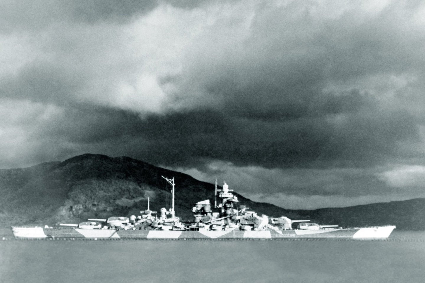„Tirpitz“ buvo didžiausias kada nors Vokietijoje pastatytas karo laivas.<br> Wikimedia commons.