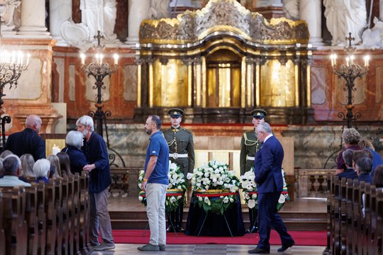 „Ji buvo ne viršininkė, o lyderė“: K. D. Prunskienės Vyriausybės nariai atsisveikina su buvusia premjere