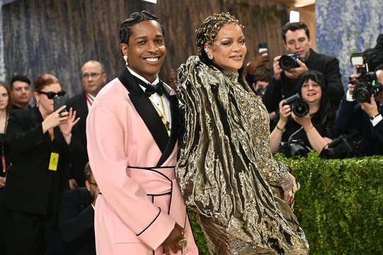 Rihanna ir Lietuvoje koncertuosiantis A$AP Rocky peržengė ribas? Plinta itin intymus vaizdo įrašas