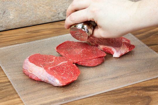 Patikrinkite savo šaldytuvą: 7 produktai, kurie gali didinti vėžio riziką