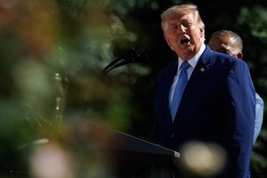 Arti incidento: D. Trumpo sraigtasparnis galimai pernelyg prisiartino prie lėktuvo