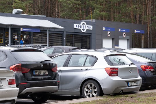 Panevėžyje automobilių registravimas baigėsi ikiteisminiais tyrimais
