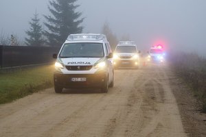 Po šeimos tragedijos Varėnos r. – naujausi faktai: ginklas – nelegalus, žmoną nušovęs žudikas galėjo būti pareigūnas