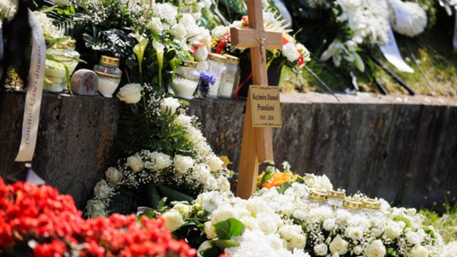 K. Prunskienė išlydėta į paskutinę kelionę: užfiksavo ceremonijos vaizdus iš arti 