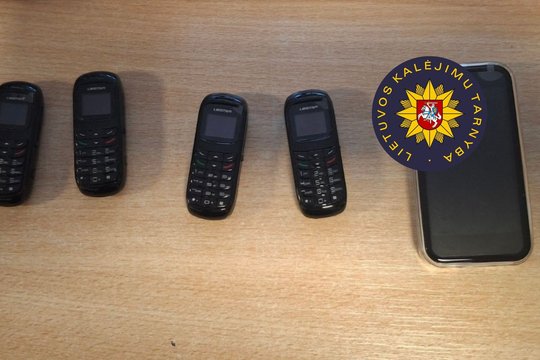 Vilniaus kalėjime pareigūnų perimtame pakete - penki telefonai 