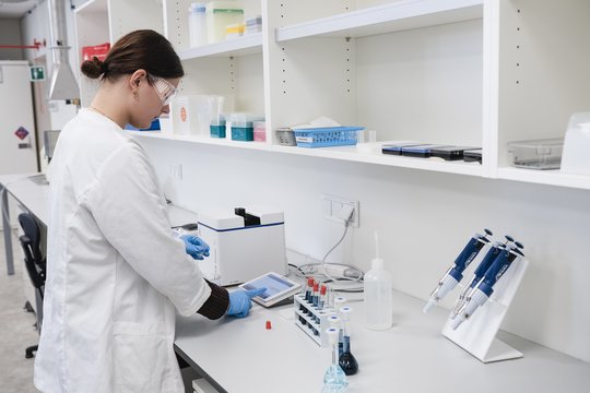 Ateities biotechnologijos ir maisto sauga: kodėl Taikomoji cheminė analizė tampa viena paklausiausių specialybių Lietuvoje?
