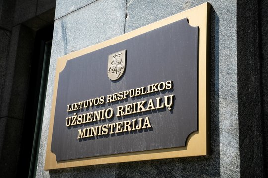 Po galimų skundų dėl ambasadoriaus G. Varvuolio elgesio – Seimo URK reakcija: prašys atlikti tyrimą