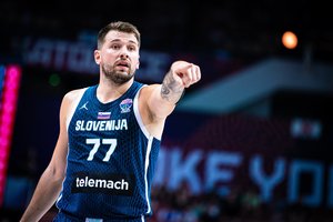 Buvusi L. Dončičiaus mergina siekia prisiteisti įspūdingą sumą sau ir dukroms