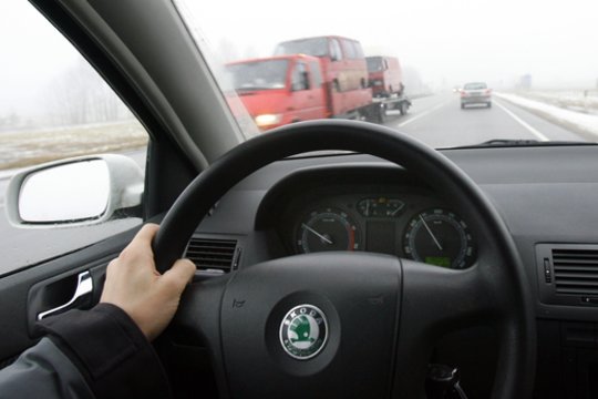 Stresas prie vairo: kaip jį suvaldyti, pataria psichologai ir instruktoriai