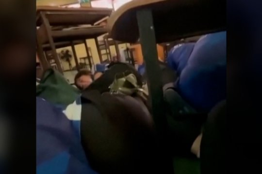 Tailandą sukrėtė protu nesuvokiamas išpuolis: paauglys nušovė senelius, 3 mokytojus ir 3 moksleivius