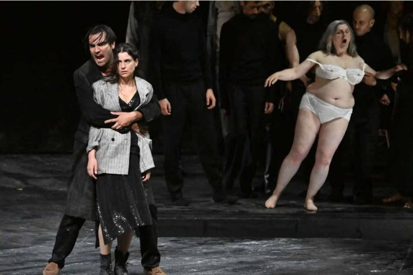 Scena iš operos „Karmen“.<br> SF nuotr.