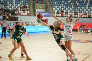 Per kelias minutes didžiulį atsilikimą panaikusios 18-metės stebuklingai žengė į pusfinalį
