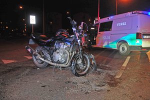 Vilniuje neatidus vairuotojas ir vėl nutrenkė motociklininką