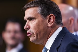JAV Senatas buvusį Donaldo Trumpo asmeninį advokatą patvirtino generaliniu prokuroru