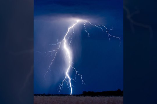 Audros stebėjimas baigėsi dviguba nelaime: žaibas trenkė į mamą ir 6-metę dukrą