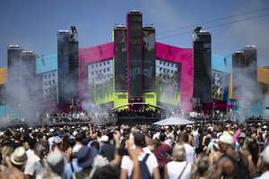 Kasmetinis elektroninės muzikos renginys Ciuriche pritraukė šimtus tūkstančių dalyvių