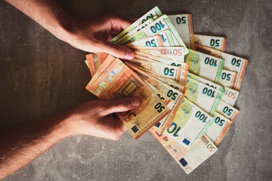 Minimalūs darbo užmokesčiai Europoje: kaip bendrame vaizde atrodo Lietuva?