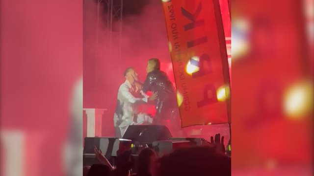 A. Tapinas žmoną pakvietė į sceną: pora leidosi į romantišką šokį