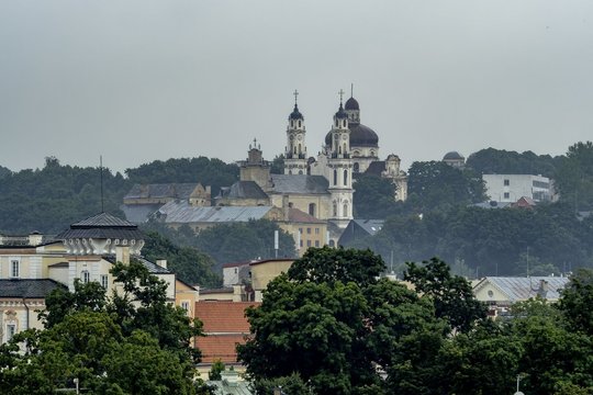 Savaitės pradžia su lietumi ir perkūnija: temperatūra dar sieks 30 laipsnių