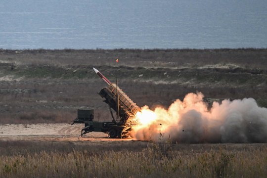 Karas Ukrainoje. Atskleidė, kas slepiasi už delsimo dėl „Patriot“ raketų