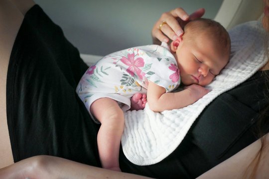 Labiausiai paplitę žindymo mitai: ekspertė atsako, ką verta žinoti kiekvienai mamai