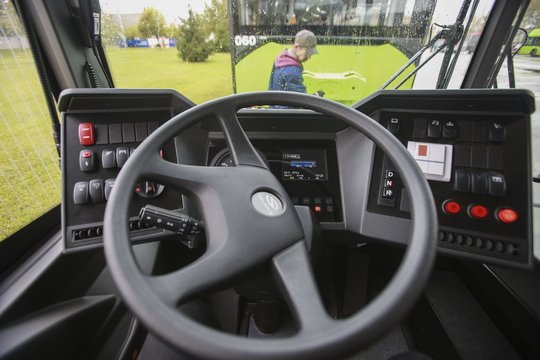 Troleibuso vairuotojas pašiurpino keleivius – prapliupo keiksmais, išsigandę žmonės išsibėgiojo