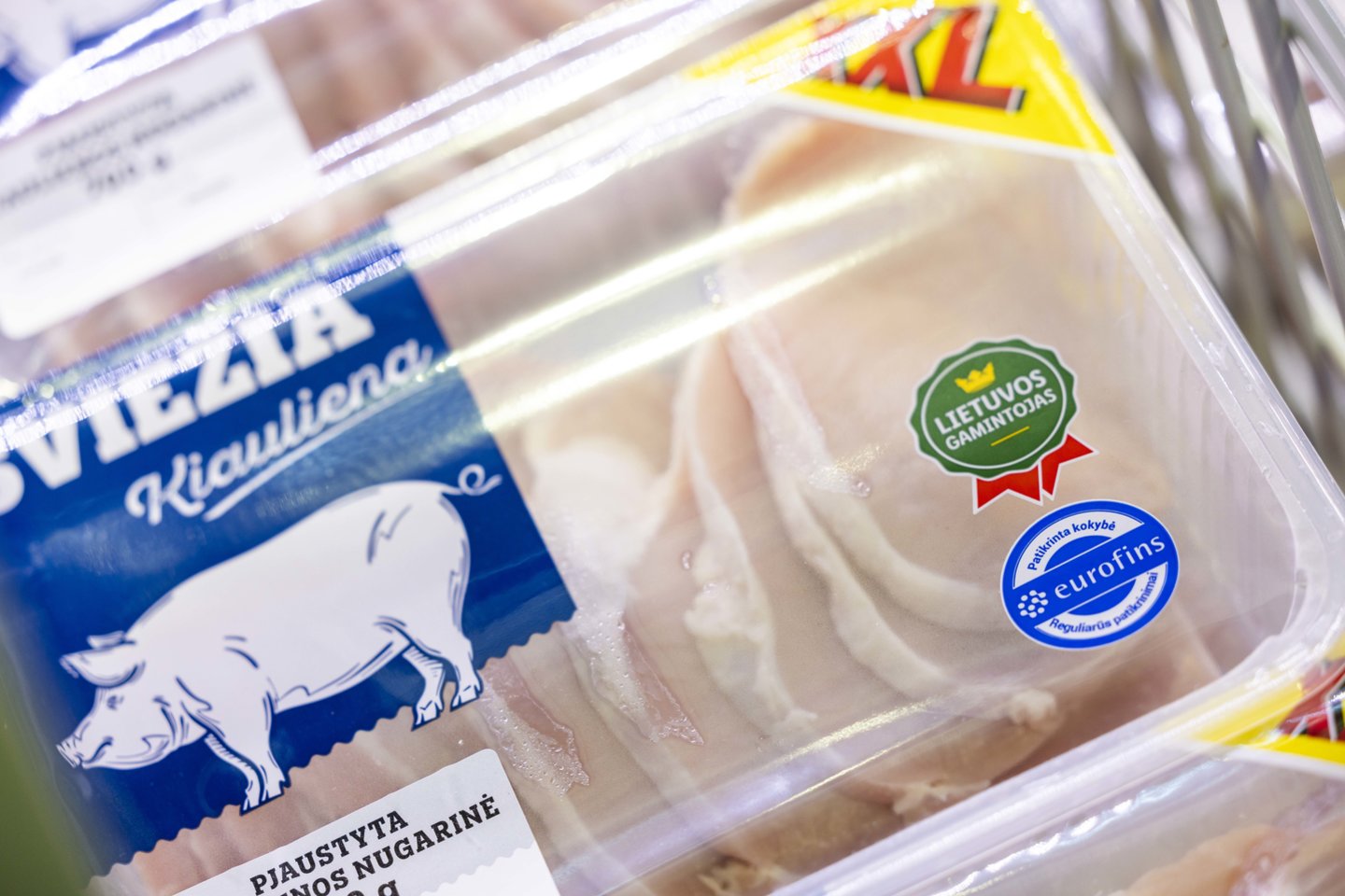 Prekybos tinkle „Lidl“ mažesnėmis kainomis pirkėjai gali įsigyti įvairių lietuviškos šviežios kiaulienos produktų.