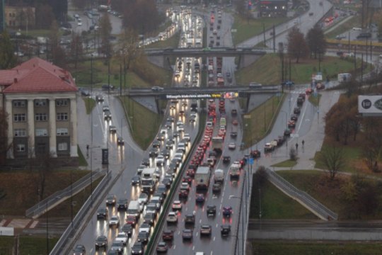 Vilniuje spūstys jau ir vasarą: gyventojai piktinasi dėl remontų, o meras tikina – verta pakentėti