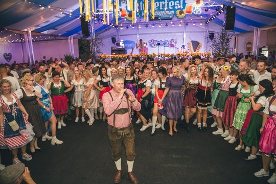Kaip ruošiamasi didžiausiam Baltijos šalyse „Oktoberfestui“: specialiai gaminama palapinė ir tūkstančiai litrų gėrimų