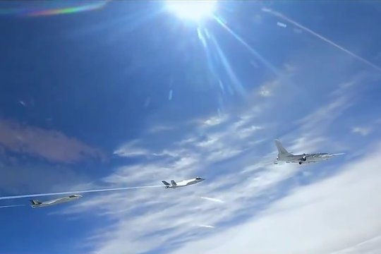 Kinija pirmą kartą pademonstravo branduolinį bombonešį „H-6N“