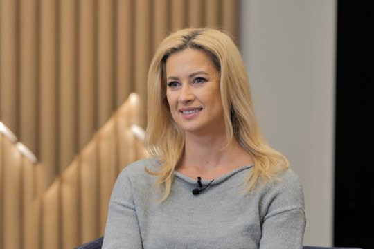 Renata Norvilė prikaustė gerbėjų dėmesį: scenoje pasirodė be vyro