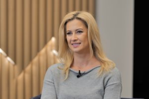 Renata Norvilė prikaustė gerbėjų dėmesį: scenoje pasirodė be vyro