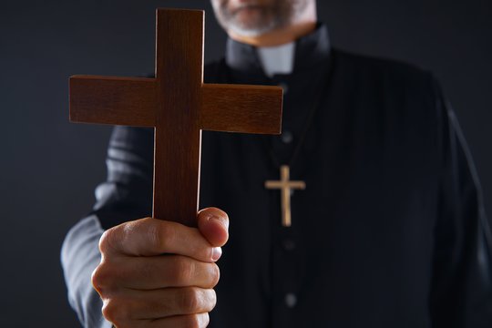 ELTA glaustai: galima kunigų pedofilija, kongresmenų laiškas dėl Taivano, DNR pėdsakai ant drono