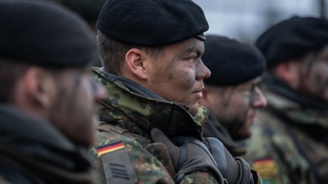 Nerimas Vokietijoje: virš karinių objektų – šimtai įtariamų skrydžių