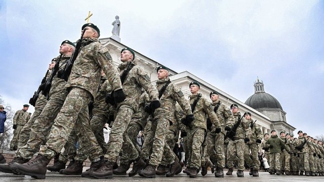 Pastebi, kad nekalbame apie poreikius už kariuomenės ribų: daugelis nežino, ką reiktų daryti