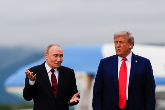 Iš V. Putino – netikėta dovana D. Trumpui