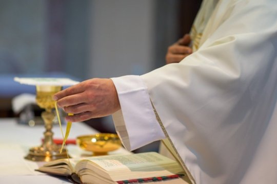 Kunigų pedofilijos skandalas kelia aibę klausimų: įžvelgia problemų ir bendruomenės požiūryje