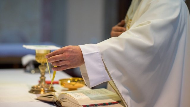 Kunigų pedofilijos skandalas kelia aibę klausimų: įžvelgia problemų ir bendruomenės požiūryje