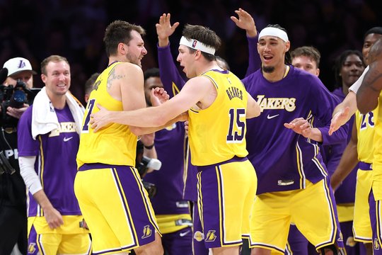 Netikėtumas NBA: „Lakers“ klubas vėl parduotas