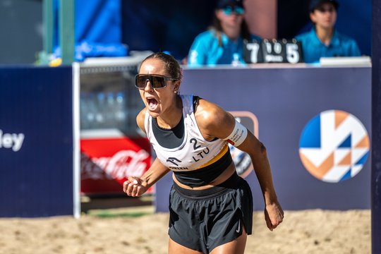 Dvi Lietuvos paplūdimio tinklinio komandos pergalingai pradėjo Europos čempionatą