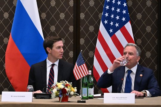 Karas Ukrainoje. V. Zelenskis pasiuntė signalą JAV: perspėjo dėl Rusijos