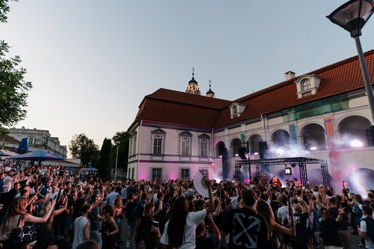 Žolinės proga – „Draugai Draugams“ dienos šokiai muziejaus kieme