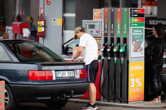 Vaizdas degalinių švieslentėse patiks ne visiems – kainos pasuko skirtingomis kryptimis