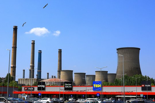 Nusekęs Dunojus smogė Rumunijos energetikai: tenka imtis kraštutinių priemonių