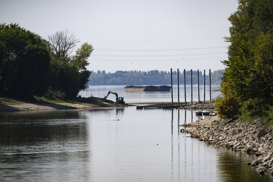 Nusekęs Dunojus smogė Rumunijos energetikai: tenka imtis kraštutinių priemonių