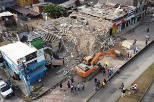 Kolumbijoje prasideda paskutinis paieškos po žemės drebėjimo, pražudžiusio 265 žmones, etapas