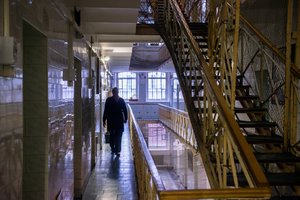 Po skandalo dėl kalėjimo darbuotojų ir kalinių intymių santykių stojo ginti pareigūnių
